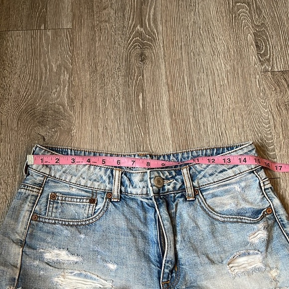 American Eagle hi rise festival size 8 light Blue Distressed Jean Shorts - Picture 6 of 8